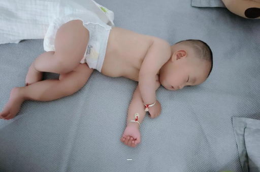 邵阳县几个月宝宝可以竖抱